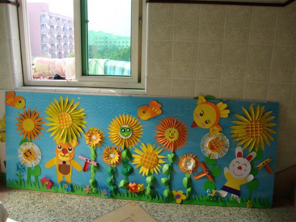 幼儿园主题墙饰：立体纸工向日葵和动物
