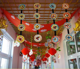 幼儿园走廊环境布置：新年喜庆