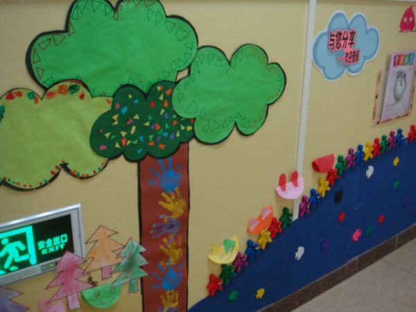 幼儿园环境布置：楼梯/走廊——美丽的大树