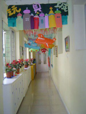 幼儿园环境布置楼梯和走廊