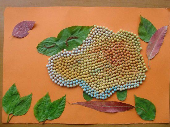 幼儿园环境布置：豆子拼贴画