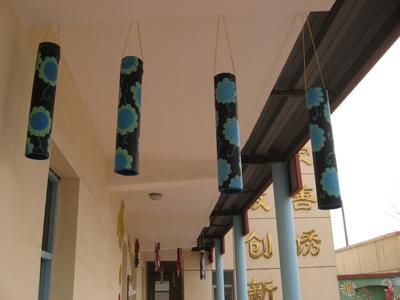 幼儿园环境布置：走廊吊饰——纸筒花