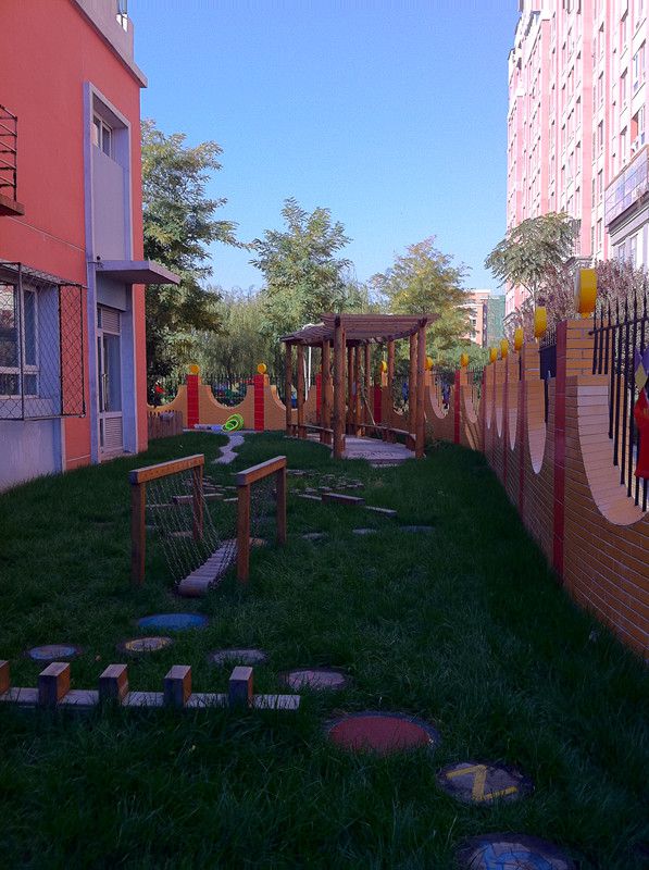 幼儿园户外环境布置:平衡区域