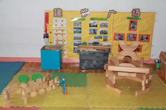 幼儿园活动区布置：建筑广场