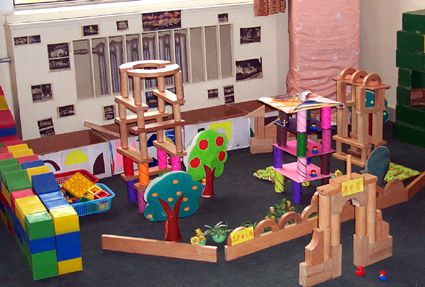 幼儿园活动区布置建筑区：我们的学校