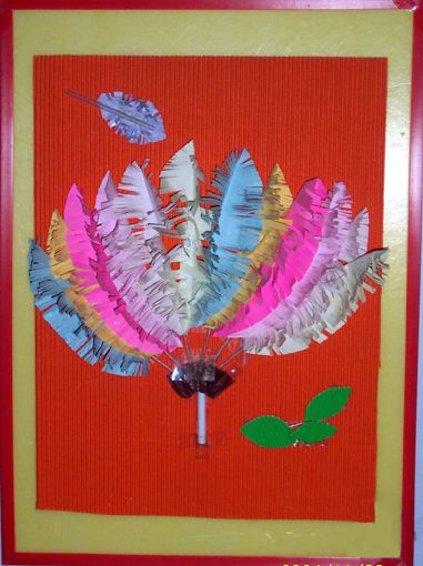 幼儿园环境布置墙面：羽毛装饰画