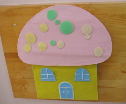 幼儿园环境布置墙面：小房子