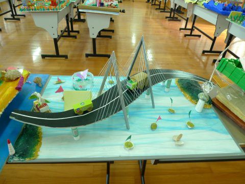 幼儿园手工作品展示：跨海大桥