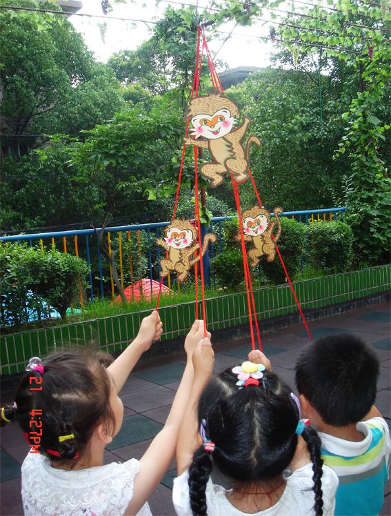 幼儿园自制玩教具：（大班）小猴爬树